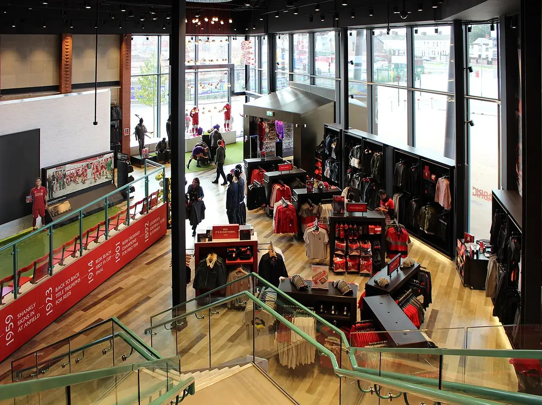 Innenansicht des offiziellen Liverpool FC Store