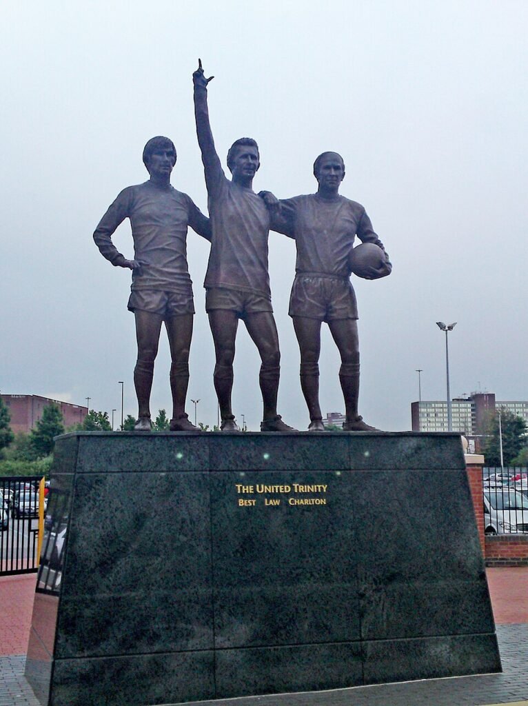 United Trinity-statuen utenfor Old Trafford
