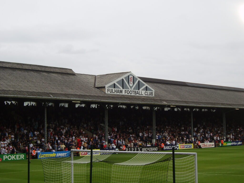Johnny Haynes Stand — historisk innside (2007) · Craven Cottage