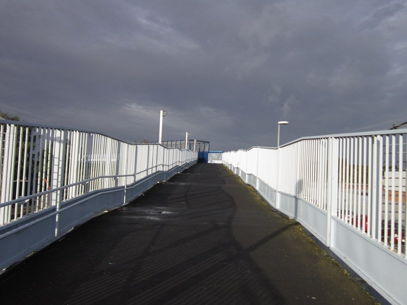 Fußbrücke Richtung Stadion (2012) · MKM Stadium