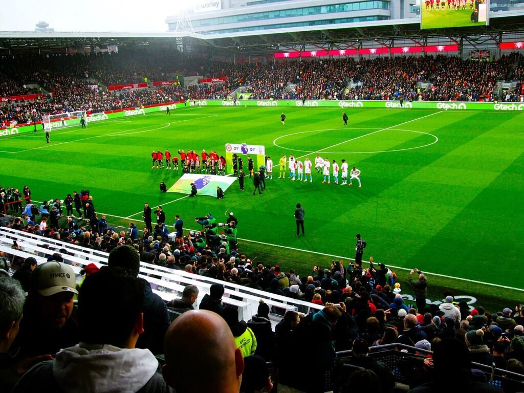 Innenansicht am Spieltag · Gtech Community Stadium