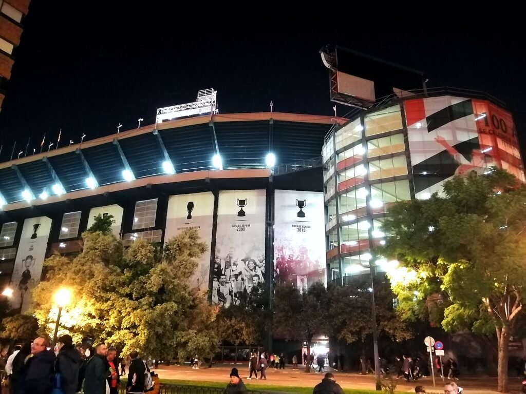 Tilkomst om kvelden · desember 2023 · Mestalla