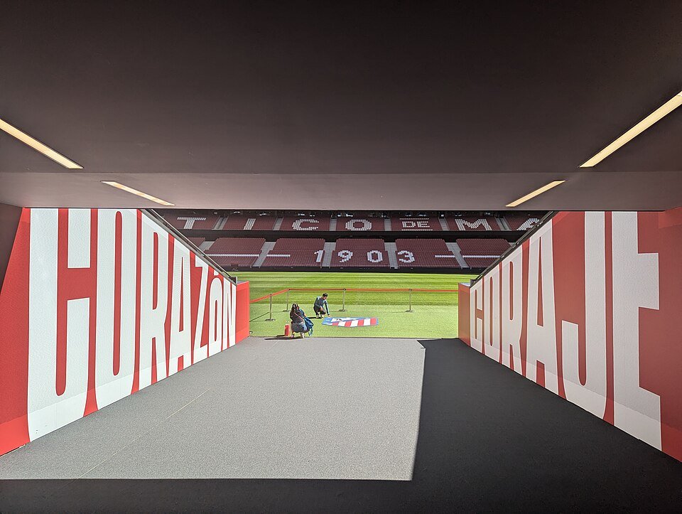 Interner Tunnel zum Spielfeld · Riyadh Air Metropolitano