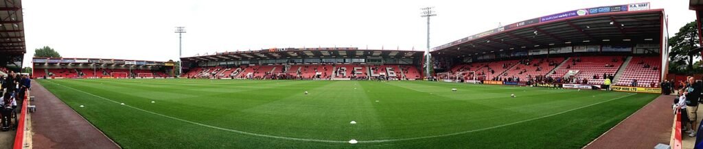 Main Stand und Hintertortribünen – Panorama von 2013 · Vitality Stadium