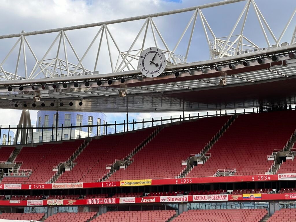 Clock End und Stadionuhr · Emirates Stadium