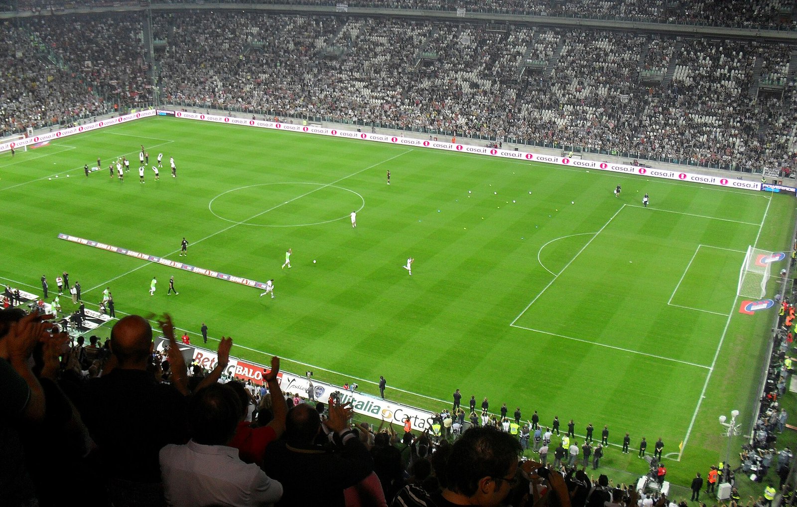 Vesttribunen og banen på Allianz Stadium