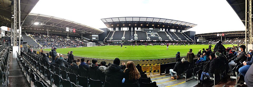 Riverside Stand — utsikt fra Johnny Haynes (2022) · Craven Cottage