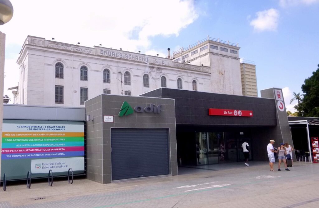 Bahnhof Elche Parque / Elx Parc – Oktober 2018 · Estadio Martínez Valero