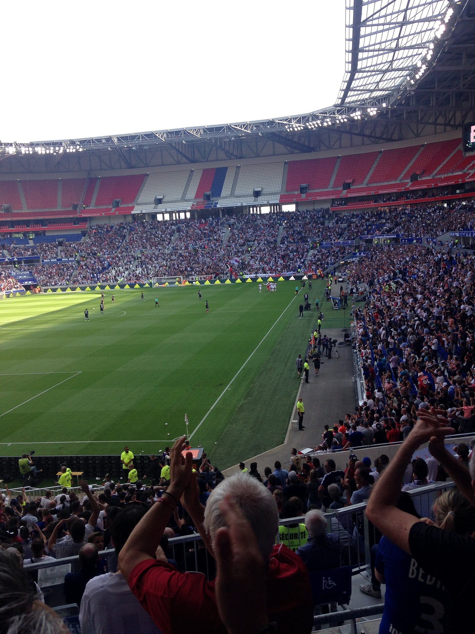 Spielatmosphäre im Groupama Stadium