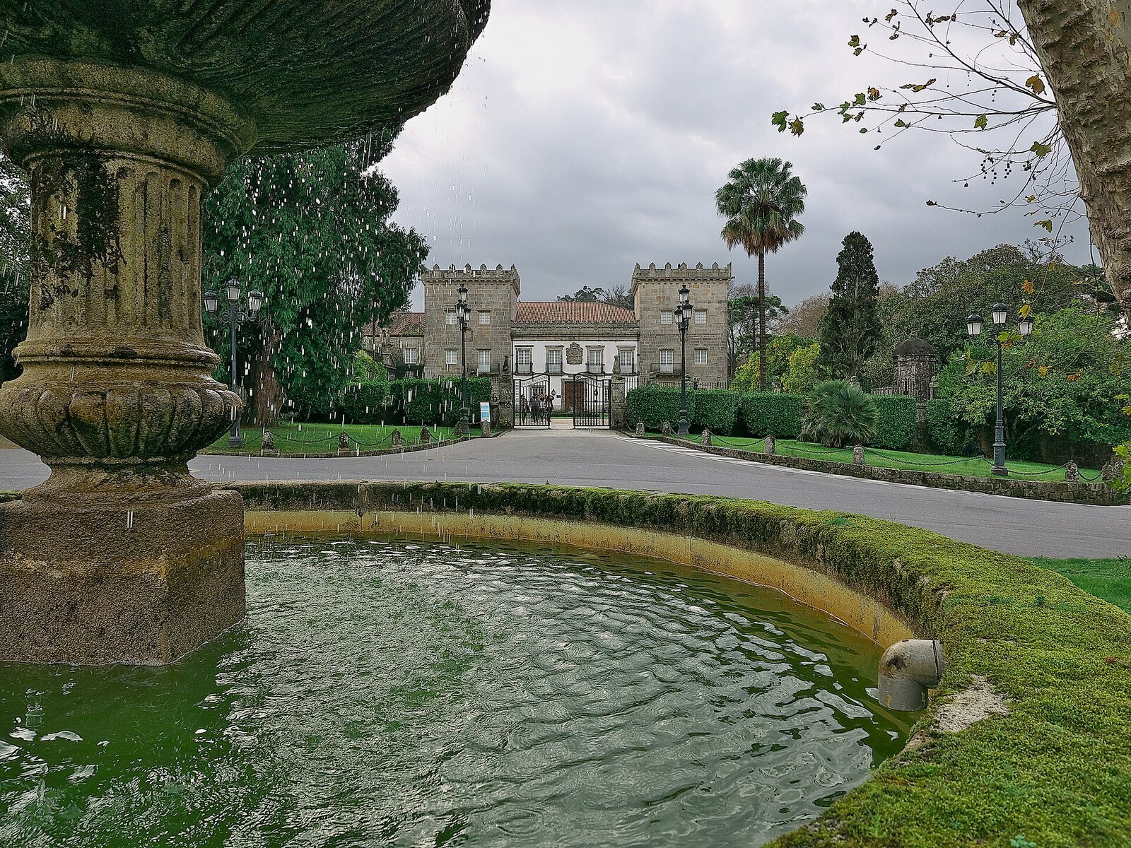 Eingang zu den Schlossgärten im Castrelos-Park