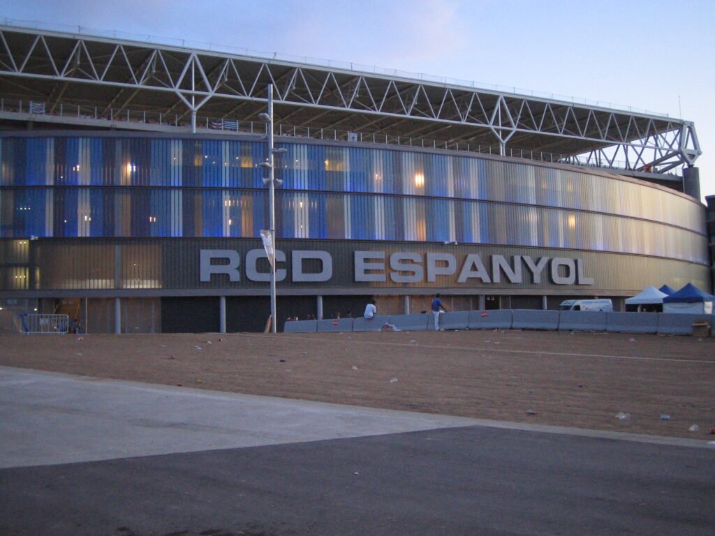 Beleuchtete Fassade — August 2009 · RCDE Stadium