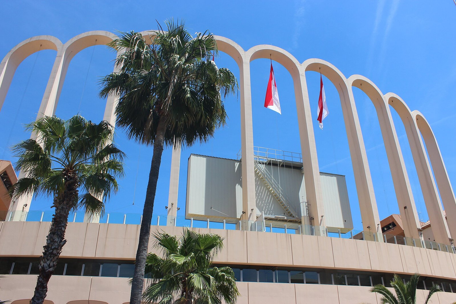 Die Bögen des Stade Louis II