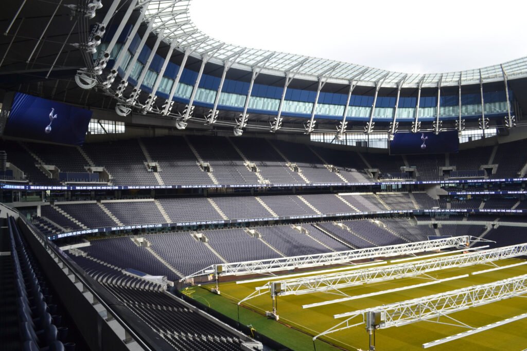 North Stand von der East Stand · Tottenham Hotspur Stadium